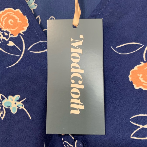 MODCLOTH V-Neck Floral Toe Waist Blouse - Picture 4 of 6